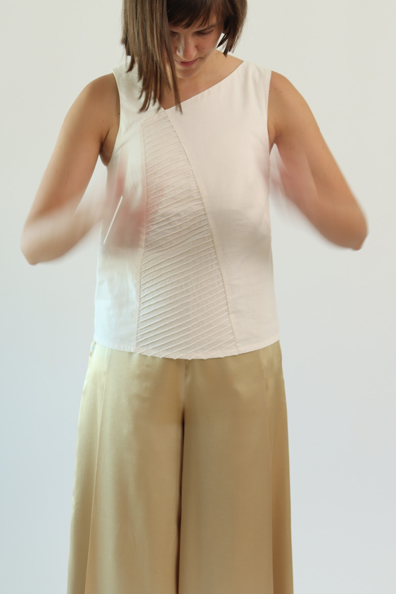 HOLDSUGÁR sleeveless, lined top ecru