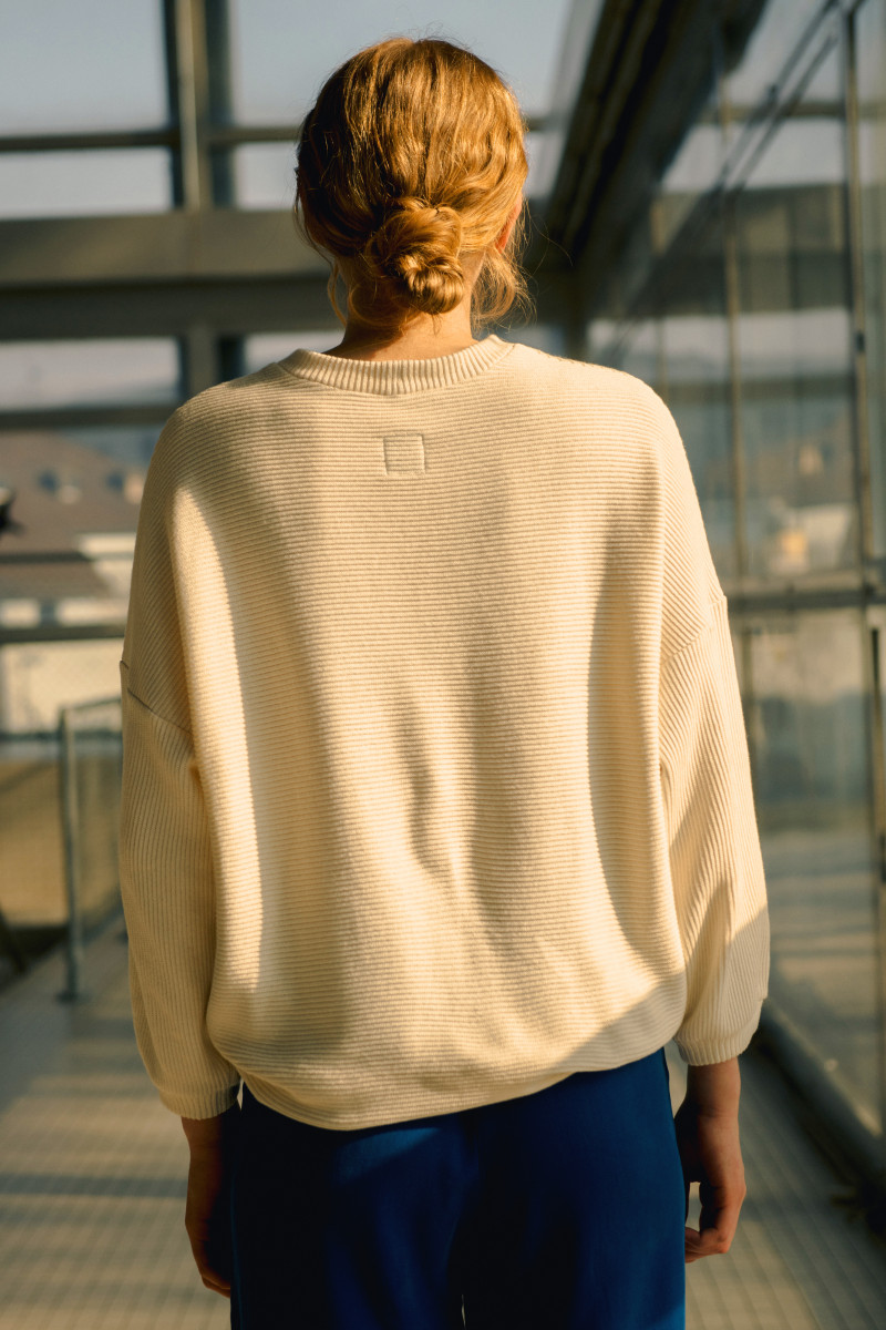 White Heron O-Sweater